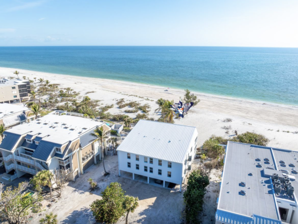 Intimate 4 unit beachfront complex